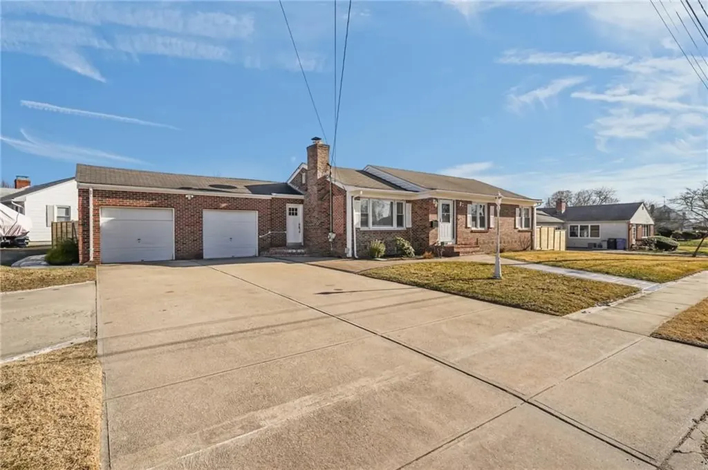 366 Woodbine Street Cranston RI 02910