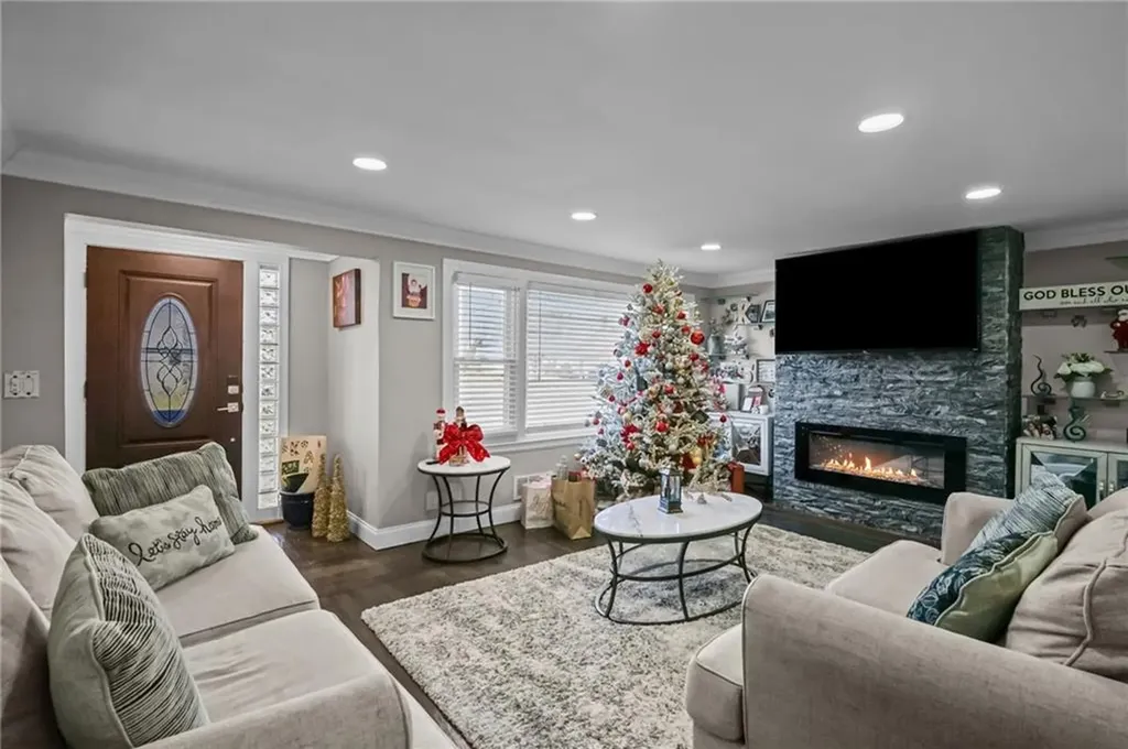 366 Woodbine Street Cranston RI 02910