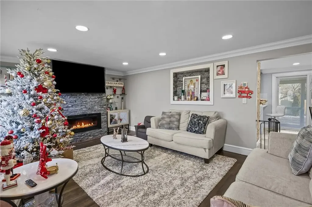 366 Woodbine Street Cranston RI 02910