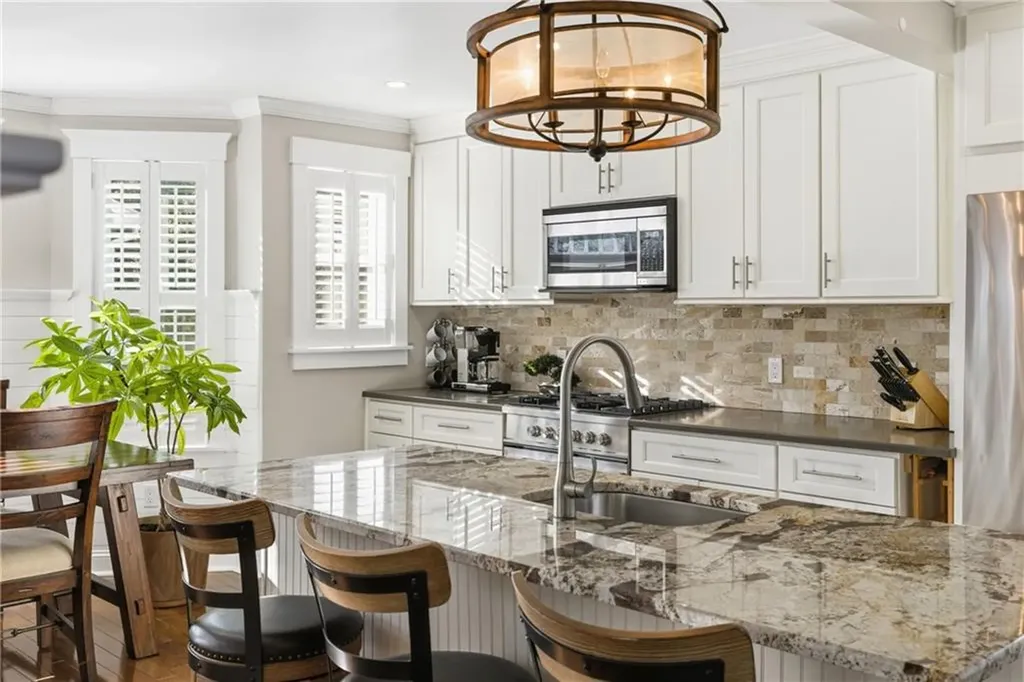 15 Vaughan Avenue Newport RI 02840