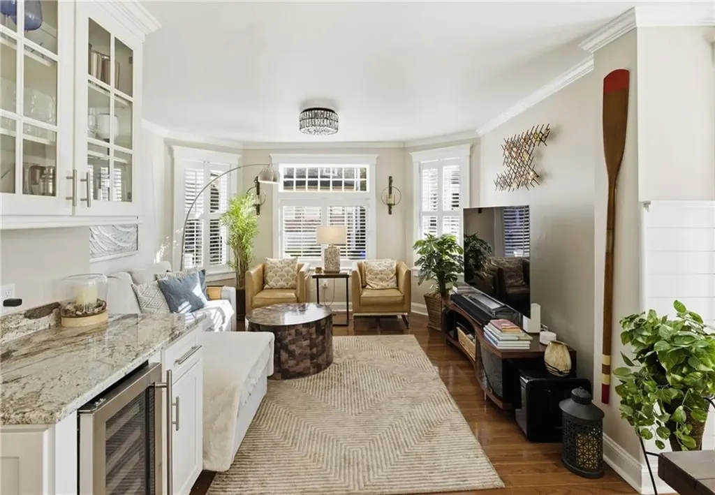 15 Vaughan Avenue Newport RI 02840