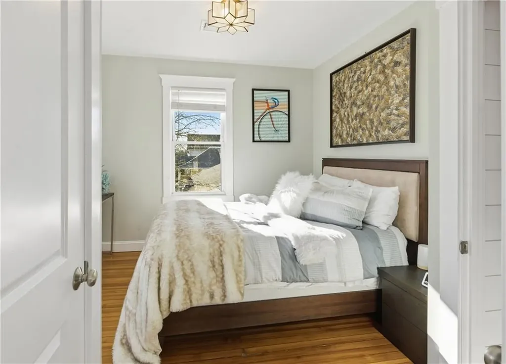 15 Vaughan Avenue Newport RI 02840