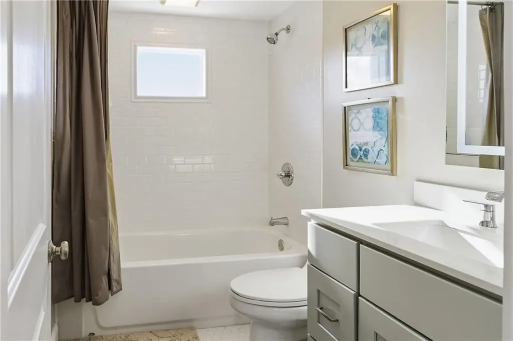 15 Vaughan Avenue Newport RI 02840