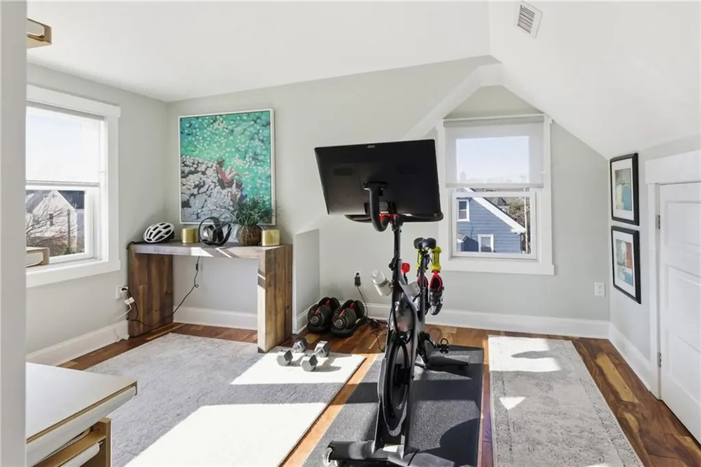 15 Vaughan Avenue Newport RI 02840