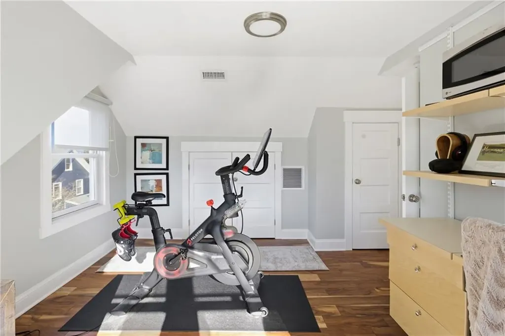 15 Vaughan Avenue Newport RI 02840