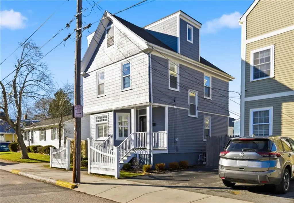 15 Vaughan Avenue Newport RI 02840