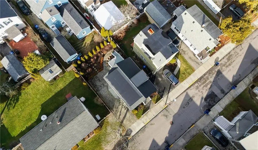 15 Vaughan Avenue Newport RI 02840