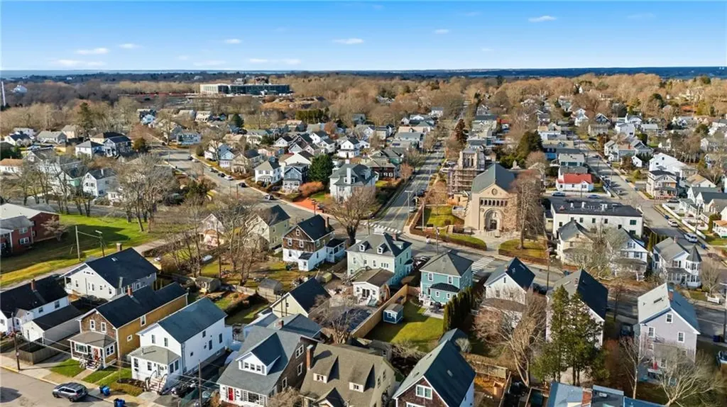 15 Vaughan Avenue Newport RI 02840