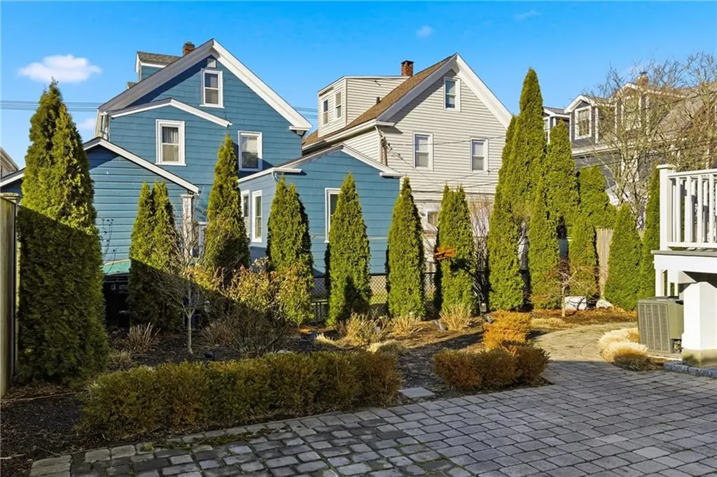 15 Vaughan Avenue Newport RI 02840