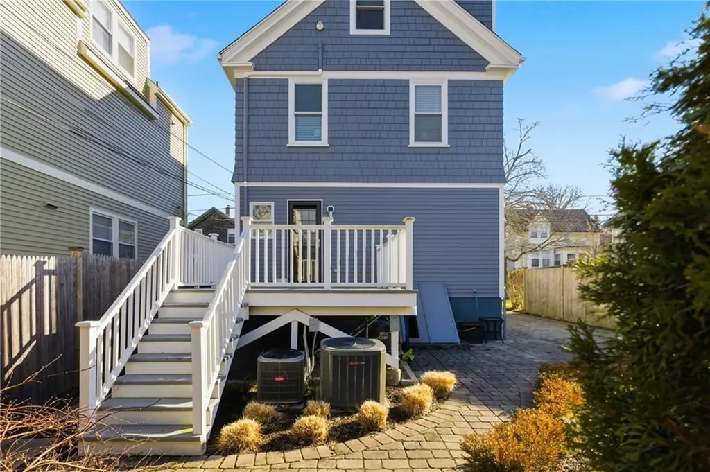 15 Vaughan Avenue Newport RI 02840