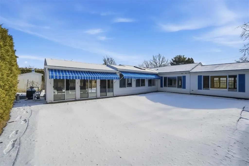 8 Meadow Lane Coventry RI 02816