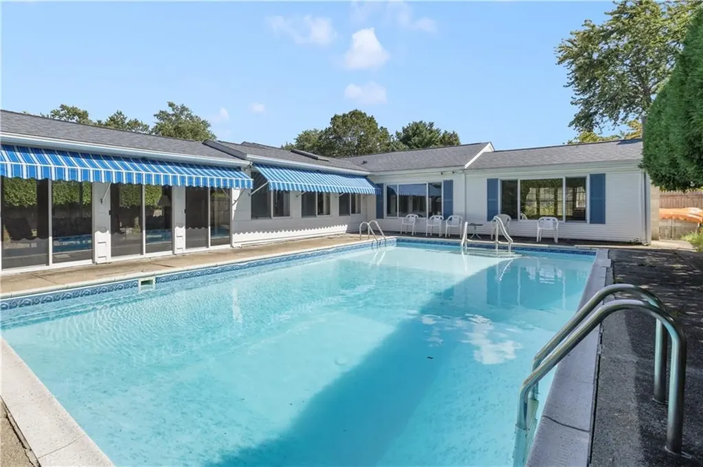 8 Meadow Lane Coventry RI 02816