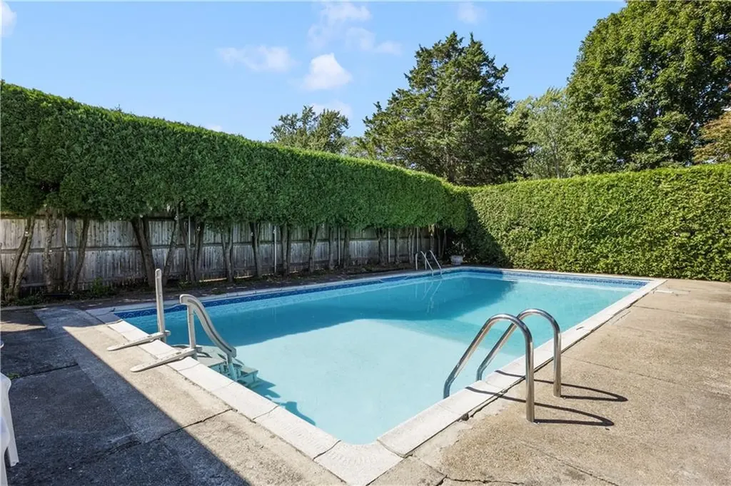 8 Meadow Lane Coventry RI 02816