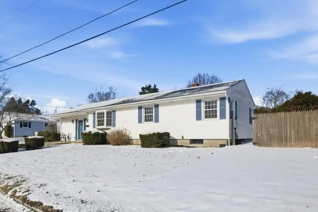 8 Meadow Lane Coventry RI 02816