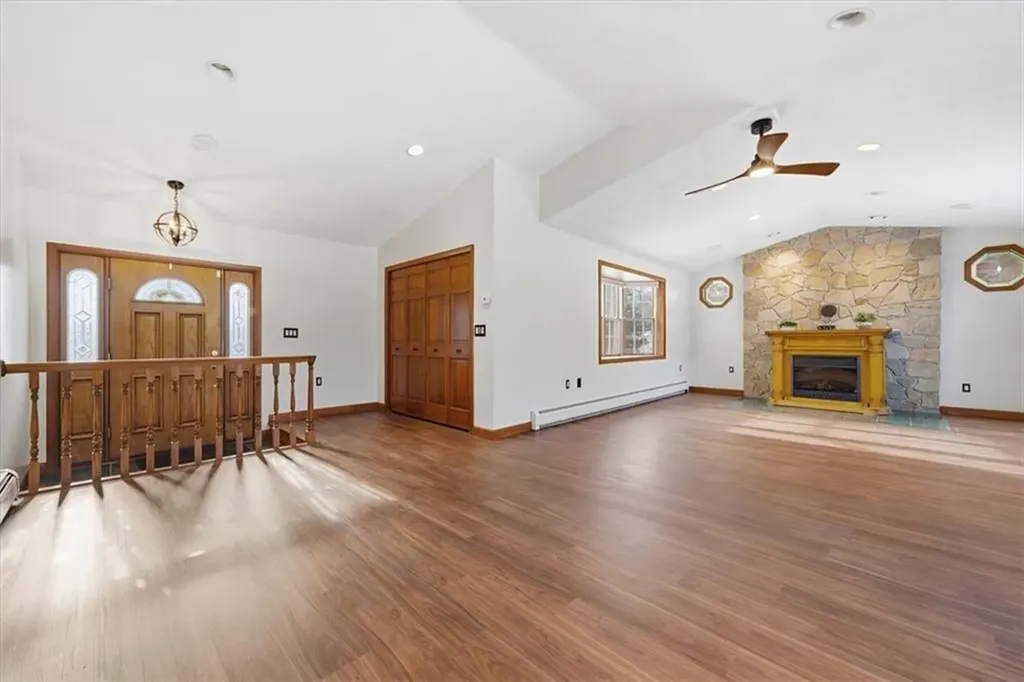 8 Meadow Lane Coventry RI 02816