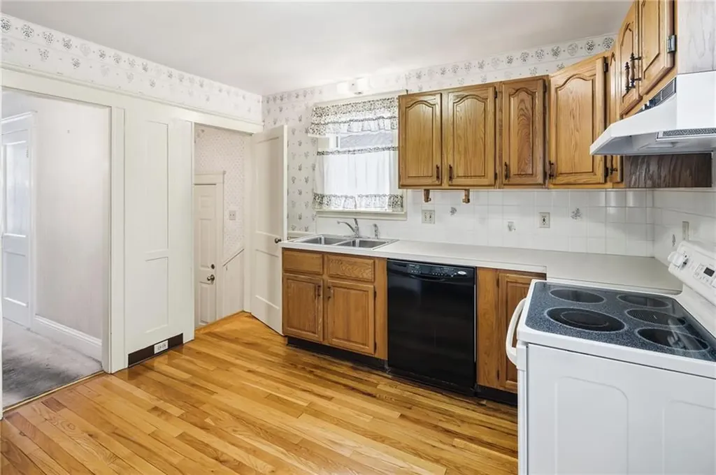 124 Ferris Avenue East Providence RI 02916