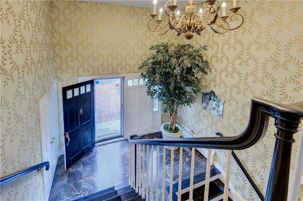 181 Heritage Drive Warwick RI 02818