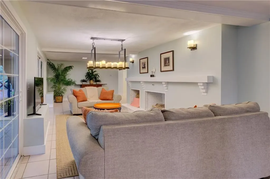 181 Heritage Drive Warwick RI 02818