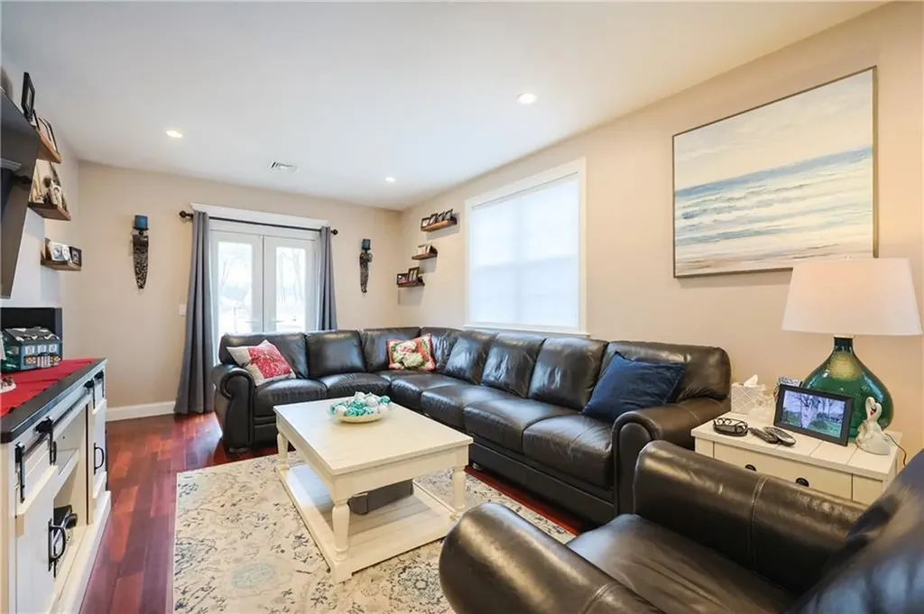 25 Chestnut Street Cumberland RI 02864