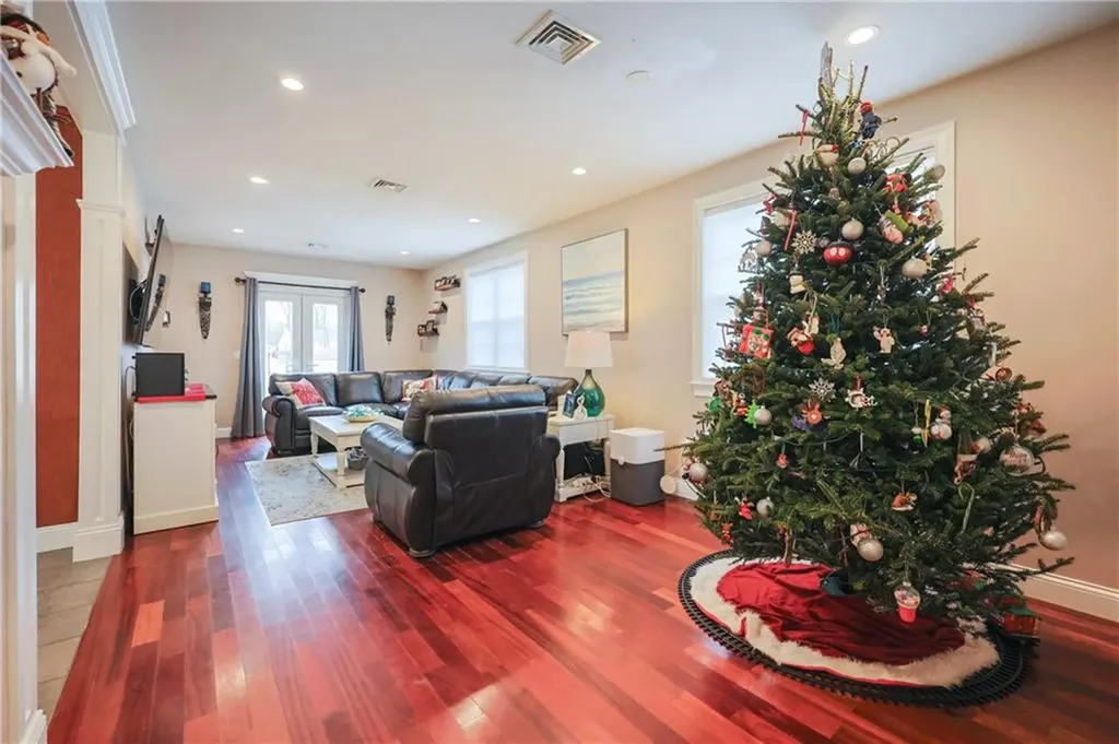 25 Chestnut Street Cumberland RI 02864