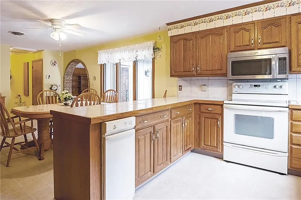 22 Grove Avenue North Providence RI 02911