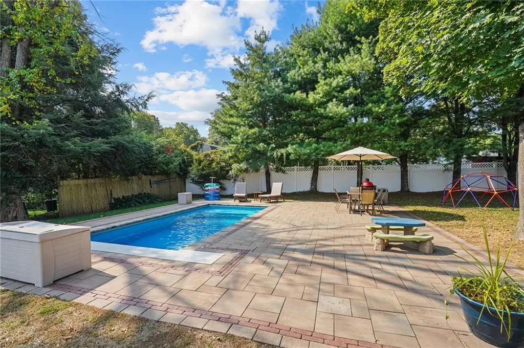 108 Moswansicut Lake Drive Scituate RI 02857