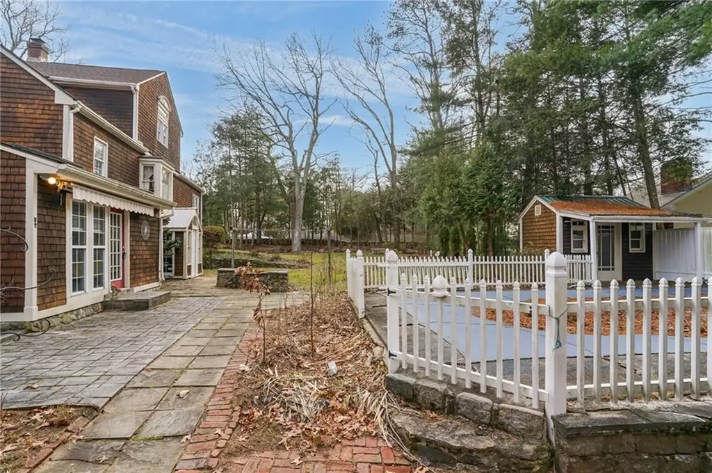 118 Hopkins Avenue Johnston RI 02919