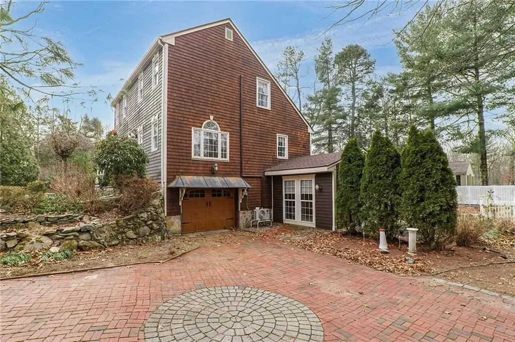 118 Hopkins Avenue Johnston RI 02919