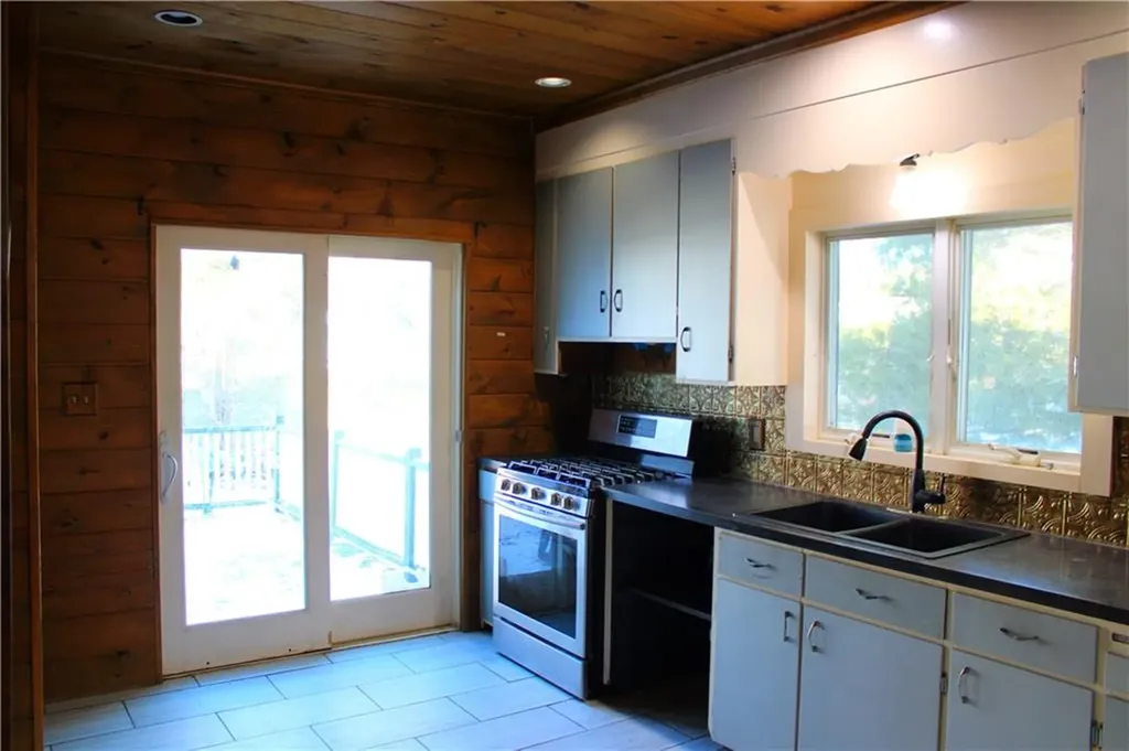 28 Elizabeth Street Pawtucket RI 02861