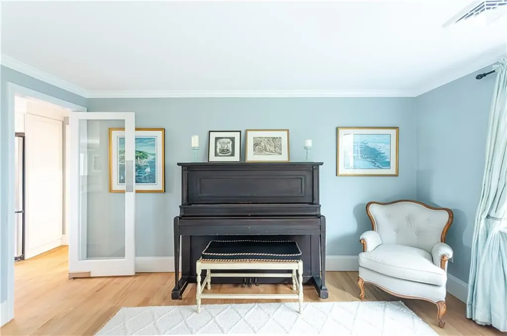 79 Peckham Lane Middletown RI 02842