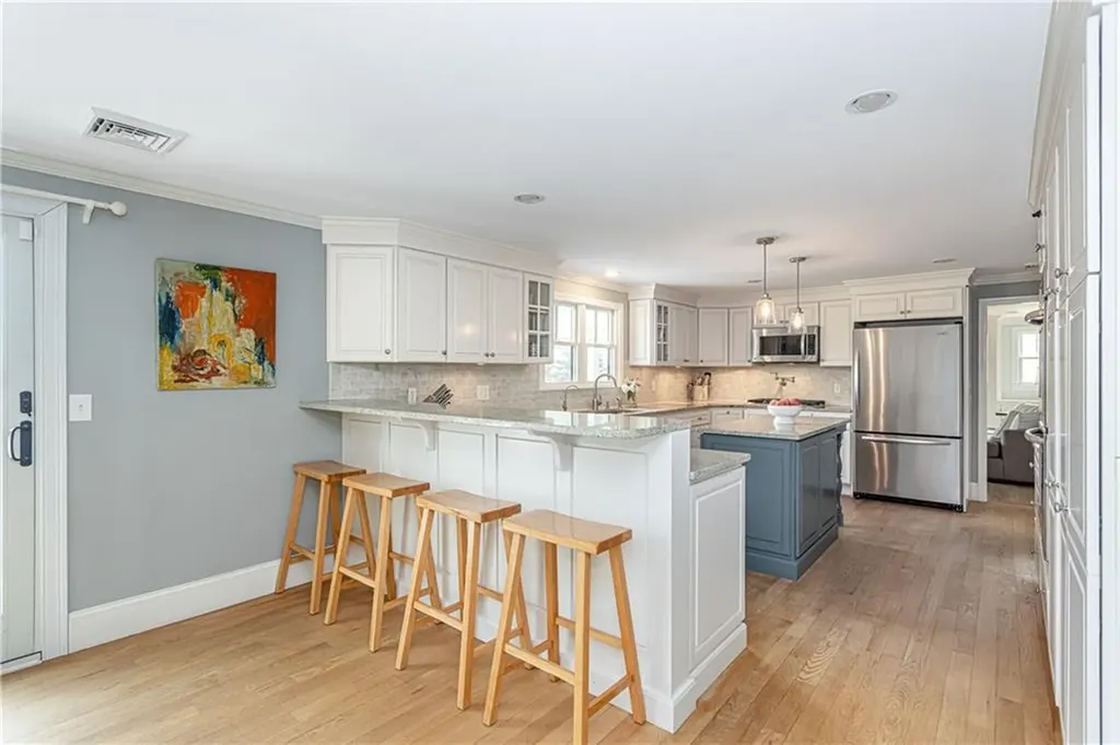 79 Peckham Lane Middletown RI 02842