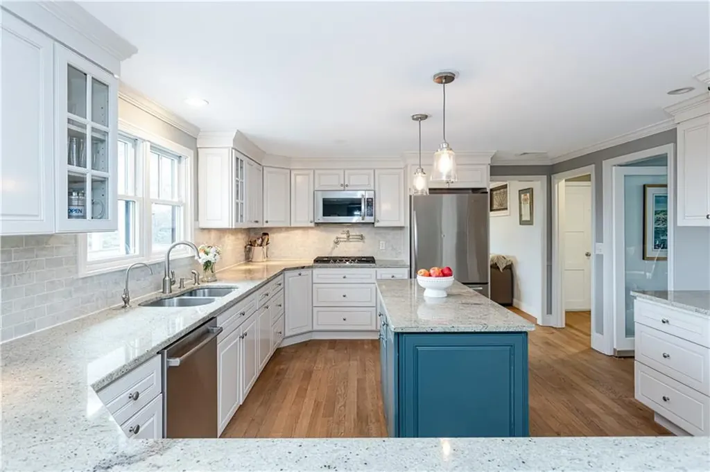 79 Peckham Lane Middletown RI 02842