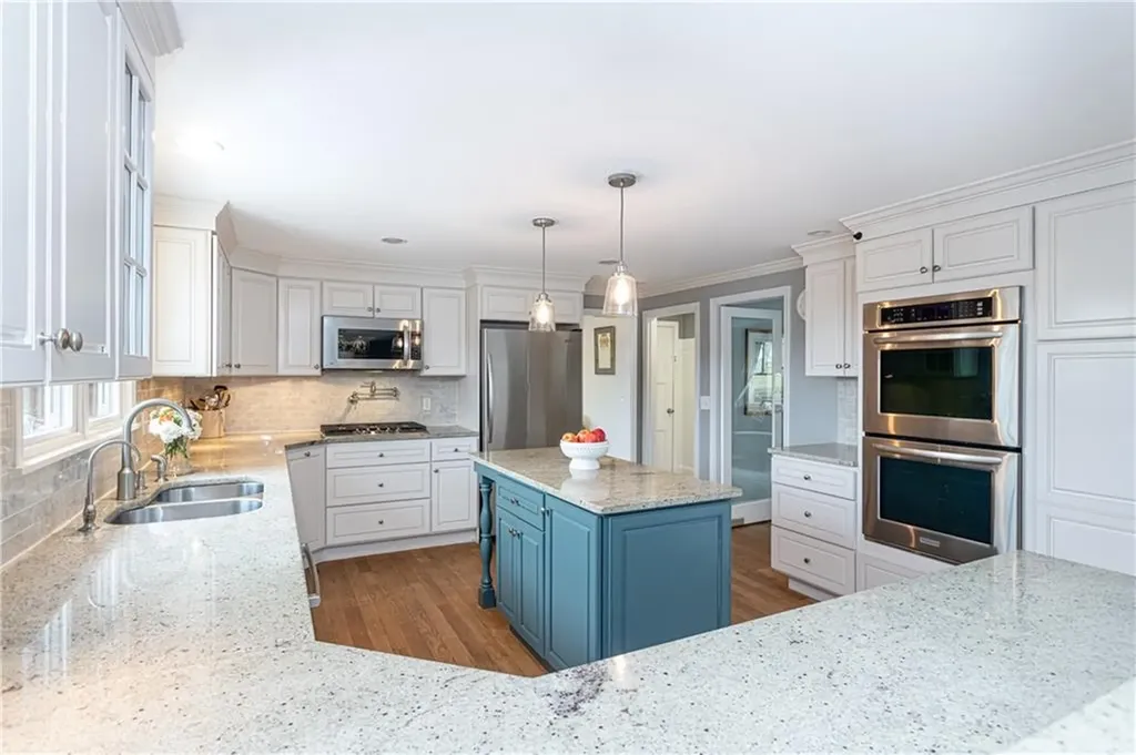 79 Peckham Lane Middletown RI 02842