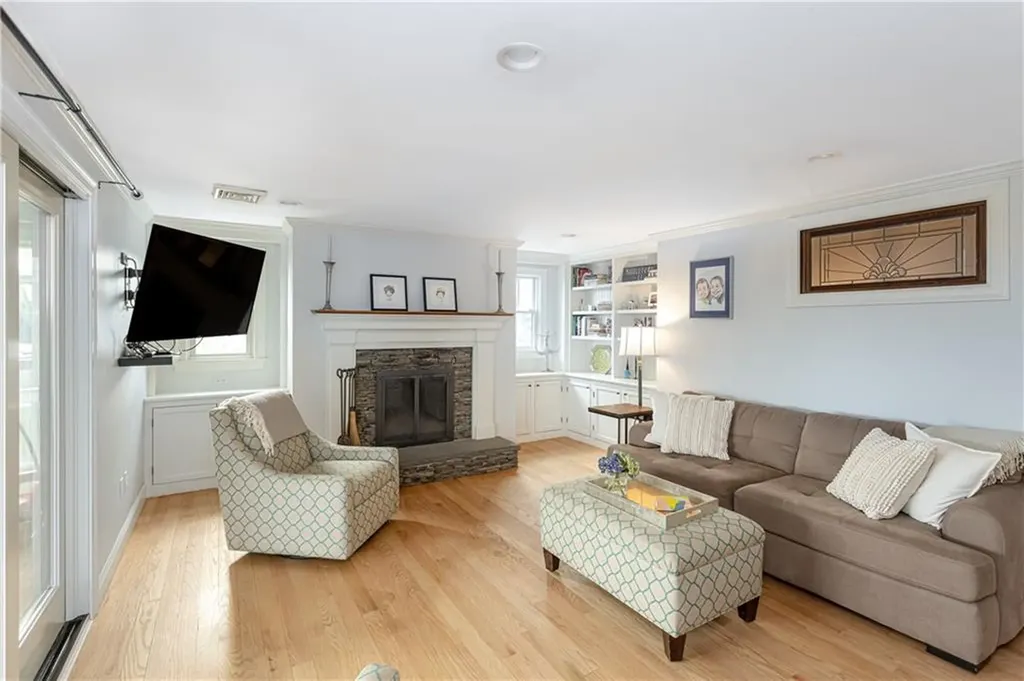 79 Peckham Lane Middletown RI 02842