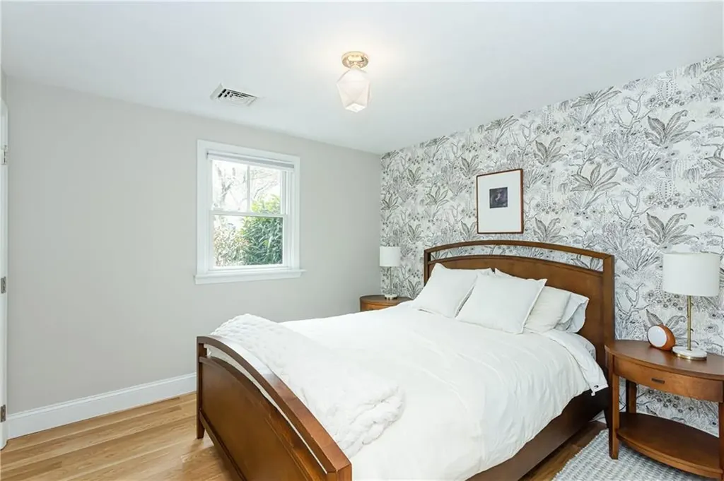 79 Peckham Lane Middletown RI 02842