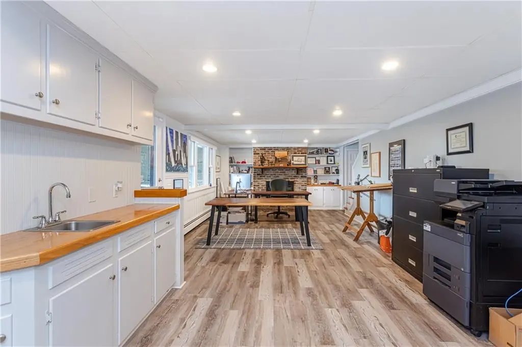 79 Peckham Lane Middletown RI 02842