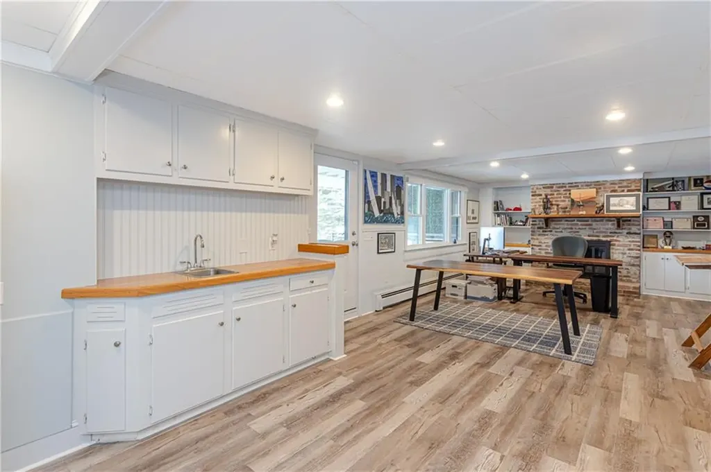 79 Peckham Lane Middletown RI 02842