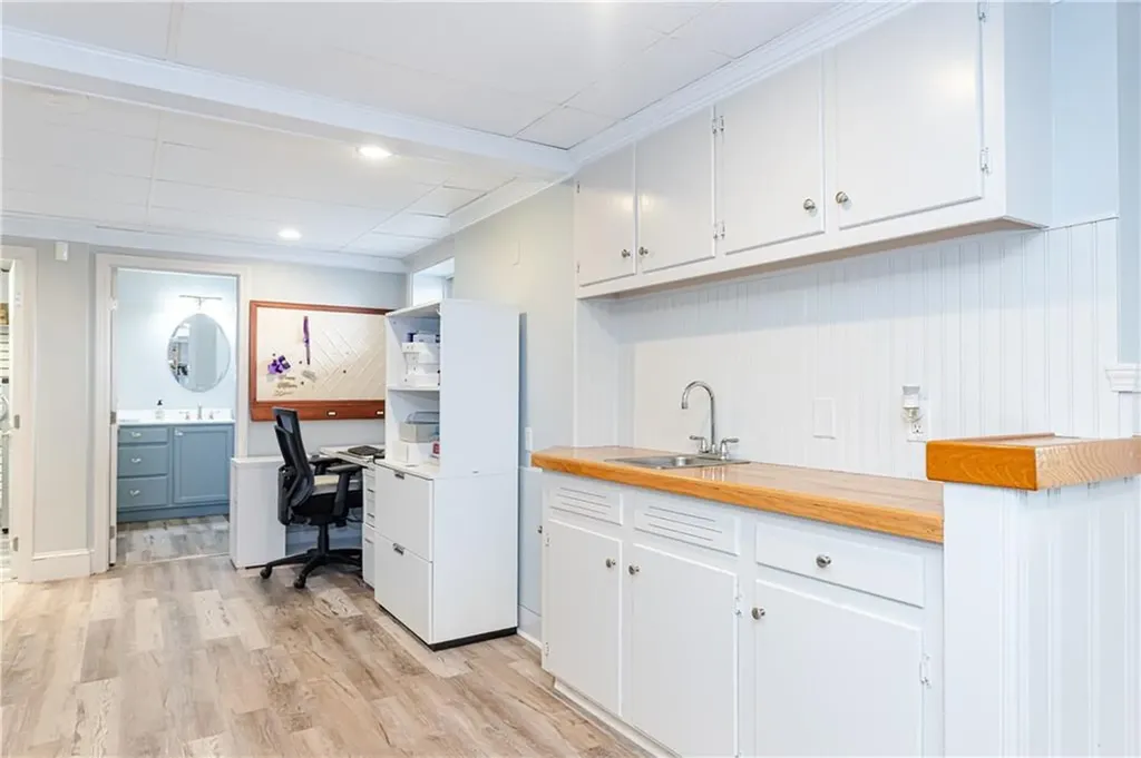 79 Peckham Lane Middletown RI 02842