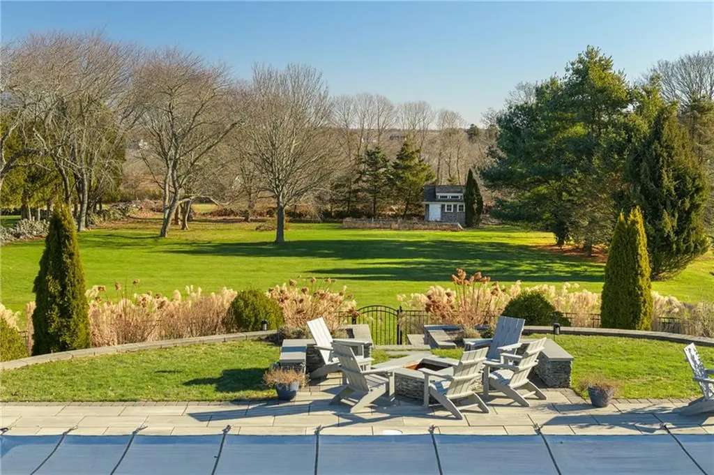 79 Peckham Lane Middletown RI 02842