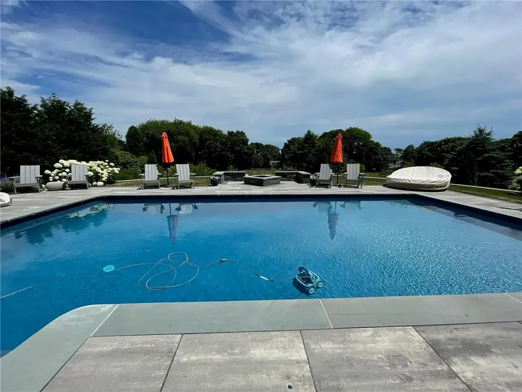 79 Peckham Lane Middletown RI 02842