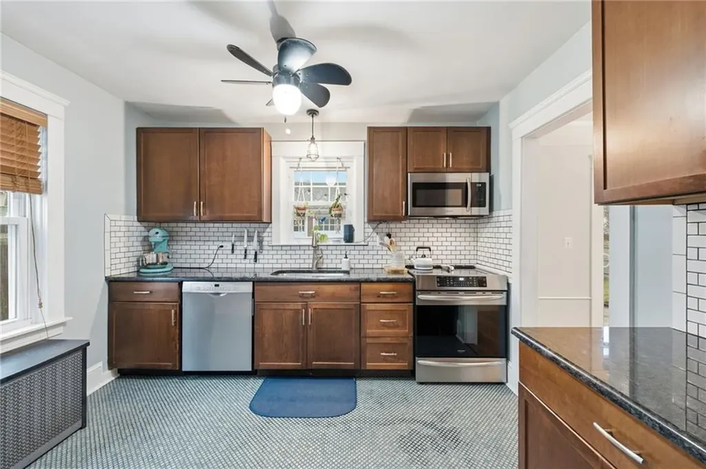 95 Washburn Avenue East Providence RI 02916