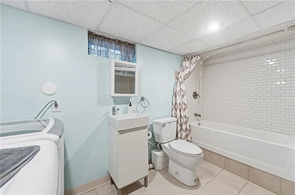 95 Washburn Avenue East Providence RI 02916