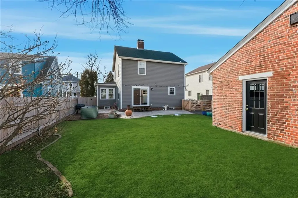 95 Washburn Avenue East Providence RI 02916