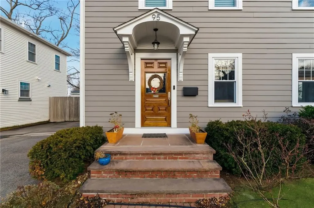 95 Washburn Avenue East Providence RI 02916