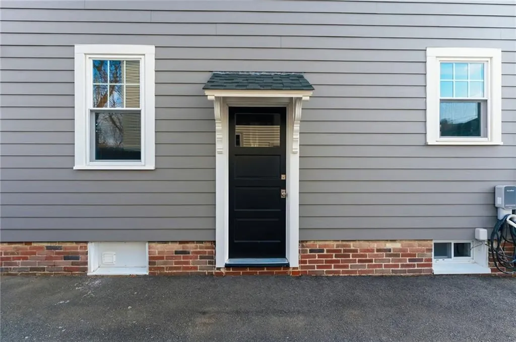 95 Washburn Avenue East Providence RI 02916