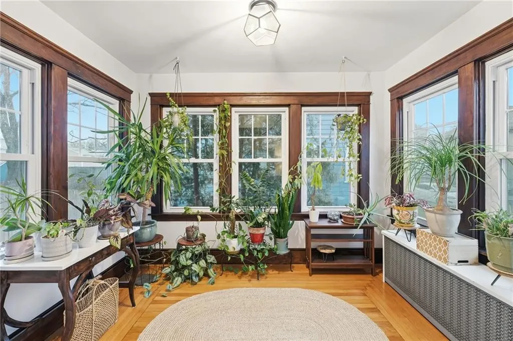 95 Washburn Avenue East Providence RI 02916