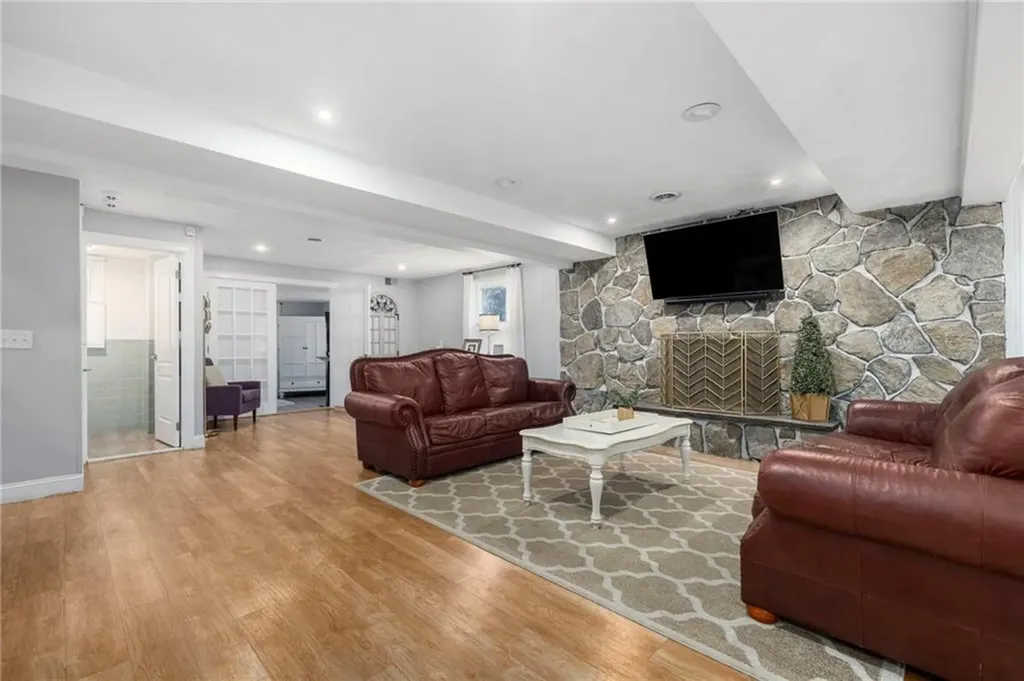 88 Hess Avenue Warwick RI 02889