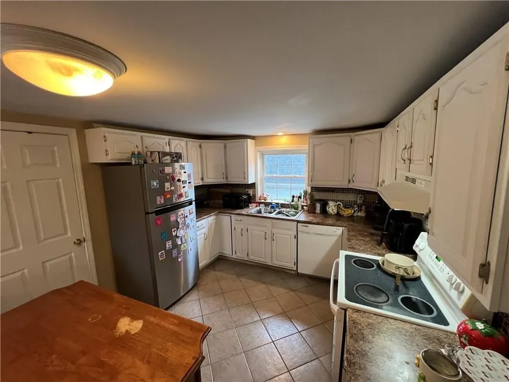 125 Read Avenue Coventry RI 02816