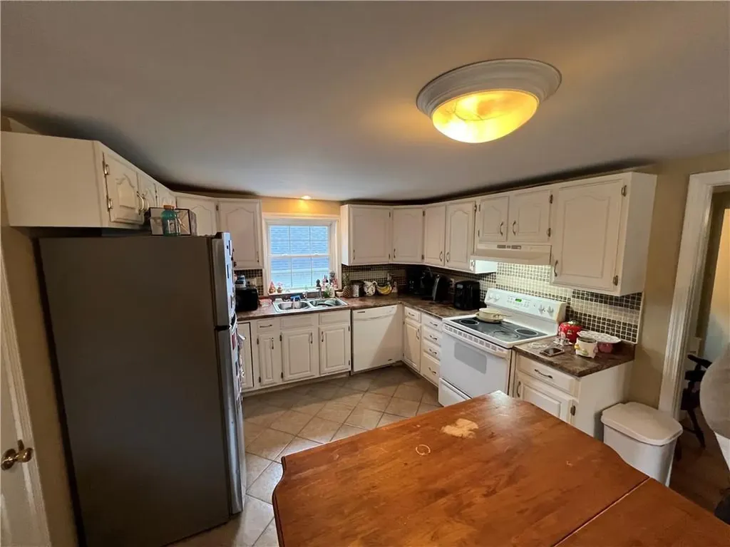 125 Read Avenue Coventry RI 02816