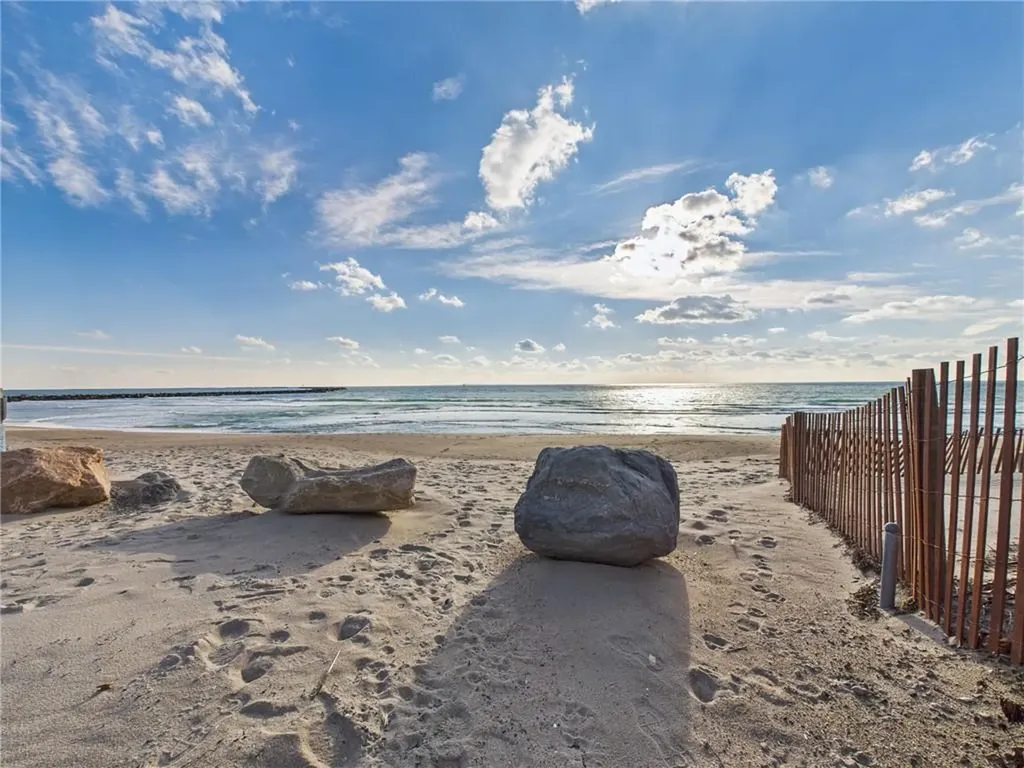 1140 Succotash Road Narragansett RI 02879